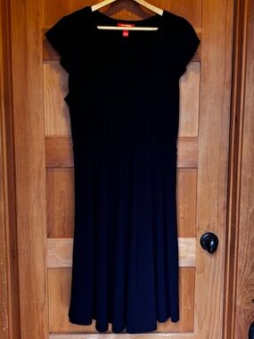 🌺🌺🌺3/25 Joe Fresh Black Midi Fit-and-Flare Dress